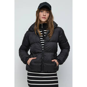 Chaqueta Corta Acolchada con Cuello Alto - Product Image 1