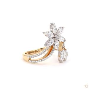 Bague en or pour femme moderne avec diamants étincelants, bijoux raffinés pour mariage et usage quotidien - Product Image 4