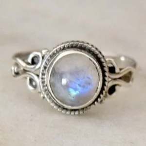 แหวนเงินแท้ 925 ประดับมูนสโตนสีรุ้ง ดีไซน์เก๋ แฮนด์เมด สไตล์โบโฮ ของขวัญวันเกิดเดือนมิถุนายน รูปดาว เหมาะเป็นของขวัญสำหรับเธอ - Product Image 1