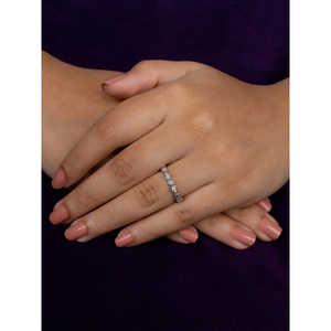 Anillo de banda de diamante de plata de diseño americano Estilo simple y elegante - Product Image 4