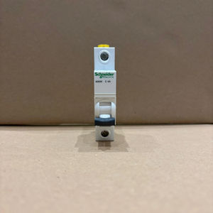 Schneider Acti 9 IK60N 1P 4A C Curva MCB Disyuntor de caja moldeada en miniatura A9K24104 - Product Image 1