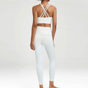 Vente directe d'usine ensemble de yoga 2 pièces personnalisé de haute qualité pour femmes respirant mi-demi dernier style avec motif solide à faible quantité minimale de commande - Product Image 5