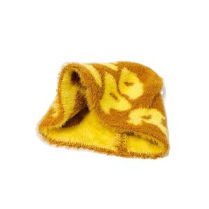 Fabricantes de prendas de punto Logotipo personalizado Jacquard Estampado Reversible Mohair Beanie Ropa de calle de punto Gorro de invierno esponjoso - Product Image 4