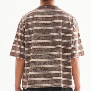 เสื้อยืดสไตล์วินเทจ แนวสตรีทแฟชั่น ลายทาง ทรงหลวม ทรงบ็อกซี่ แขนสั้น ลุคย้อนยุค สำหรับผู้ชาย - Product Image 4