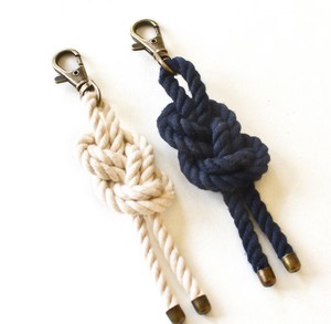 Porte-clés en corde de coton à nœuds nautiques, magnifiquement fait main, très vendu, en blanc naturel, bronze antique |   Cadeaux nautiques - Product Image 2