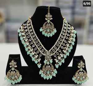 Traditionnel Antique fait à la main CZ fil clouté travail Patwa indien colliers boucles d'oreilles et vêtements de tête pour femmes et filles ensembles de bijoux - Product Image 4