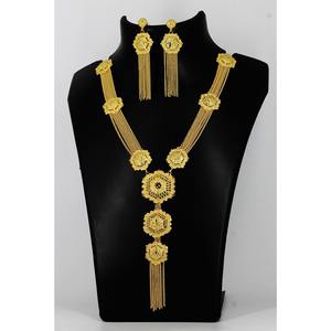 Collier avec boucles d'oreilles Parure de bijoux Plaqué or Laiton pur Haute qualité Collier turc Dubaï Parure de bijoux artificiels de créateur - Product Image 1