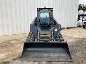 รถตักล้อยาง John Deere 331G ปี 2023 สภาพใหม่ 90% รับน้ำหนักได้ 200 ตัน พร้อมปั๊มไฮดรอลิก MOOG ขาย - Product Image 2