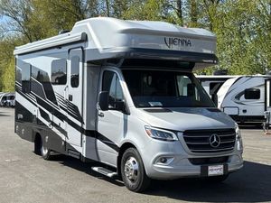 Caravana Camper de Lujo Totalmente Equipada para Viajes por Carretera de 4-6 Personas 26 Pies con Sistemas de Eficiencia Energética para Uso Vehicular y Doméstico Entrega Rápida - Product Image 2