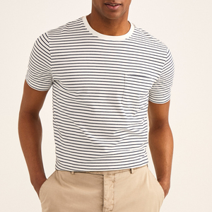 T-shirt moderne et élégant pour homme, conçu pour un confort décontracté, avec une forme nouvelle et une esthétique épurée pour un look quotidien. - Product Image 5