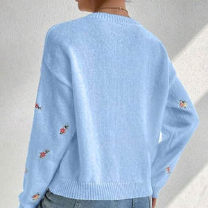 Suéter Bordado Tejido para Mujer al por Mayor, Logotipo Frontal, Diseño de Bordado Informal, Tela Suave, Ropa Cálida de Invierno - Product Image 6