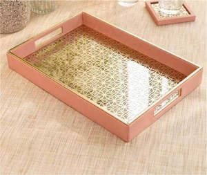 Bandeja de servicio de cuero de madera de mango decorativa hecha a mano con aspecto brillante - Product Image 1