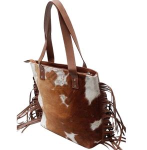 Sac à bandoulière en cuir de vachette véritable pour femmes sac fourre-tout en cuir de vachette avec détail de cheveux fourre-tout d'été sac à main en cheveux de vache OEM - Product Image 5