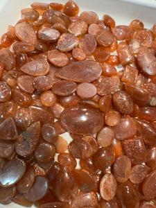 พลอยซันสโตนสีส้มธรรมชาติ รูปไข่ ขนาดฟรีไซส์ แบบคาโบชอง มีการเปลี่ยนสี/เปล่งประกาย สำหรับทำเครื่องประดับ - Product Image 5