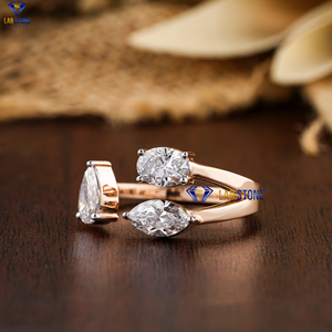 Bague en diamant 1.34 TDW avec pierres ovales taille marquise et poire 18K or rose serti de trois pierres HPHT/CVD diamant de laboratoire cultivé - Product Image 2