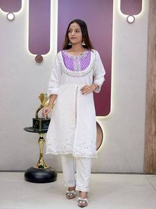 Collection exclusive Kurti pantalon en soie romaine pour le bureau et les tenues décontractées Ensemble Kurti pantalon dupatta pour femmes pour la vente à l'exportation - Product Image 3