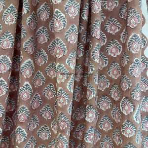 Bloque de mano estampado algodón Cambric 60X60 tela para correr tradicional Jaipuri estampado tela de algodón para vestidos - Product Image 2