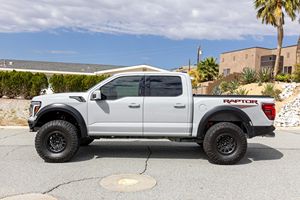 F-150 Raptor 2024, Bajo Kilometraje, Motor en Buen Estado, Transmisión en Buen Estado, Techo Solar Panorámico, Faros LED, Listo para Enviar - Product Image 3