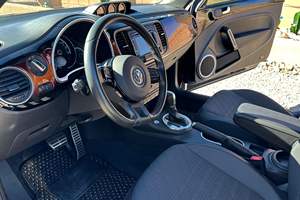 Volkswagen Beetle Turbo Fender Edition 2013 d'occasion, 7000 miles, turbo 4 cylindres, 2 propriétaires, non modifié - Product Image 4