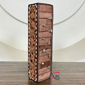 Boîte de rangement de bijoux verticale pour femmes, présentoir à bagues en cuir avec motif élégant et doublure en velours - Product Image 1