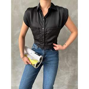 Débardeur court en satin noir pour femme - Vente en gros - Product Image 3