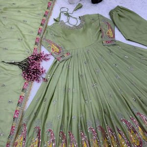 ชุดด้านล่างและ dupatta สำหรับงานปาร์ตี้ดีไซน์เนอร์พร้อมงานปักลำดับที่หนักหน่วง - Product Image 1