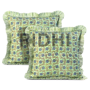 Housse de coussin décorative tendance 2026, en coton imprimé floral fait main, vert pomme, avec volants personnalisables - Product Image 1