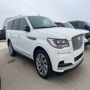 Lincoln Navigator 2023 en parfait état - Product Image 1