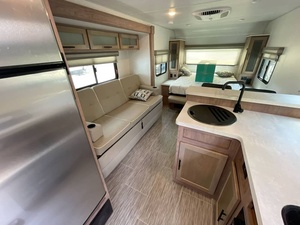 F-o-r-e-s-t R-i-v-e-r No B-o-u-n-d-a-r-i-e-s 19.6 d'occasion 2022 - Product Image 5