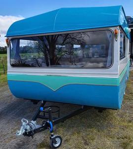 Petite caravane de voyage moderne et légère en forme de larme, construction en acier inoxydable, couleur rose, design confortable, bons prix de vente - Product Image 3