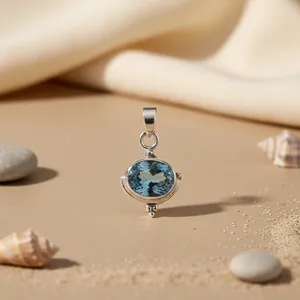 Pendentif classique en argent 925 avec topaze bleue, serti clos, forme ovale, unisexe, bijou de tous les jours, marque A, fabriqué au Rajasthan - Product Image 3