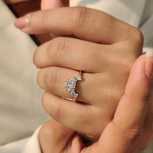 Bague en diamant moissanite style couronne pour femme, en argent sterling 925 plaqué or, bague minimaliste tendance - Product Image 6