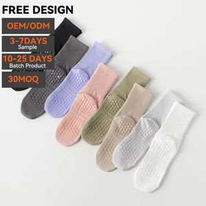 Chaussettes antidérapantes en coton de haute qualité pour femmes, chaussettes de sport antidérapantes pour yoga, pilates, avec logo personnalisé, compression, design tendance - Product Image 1