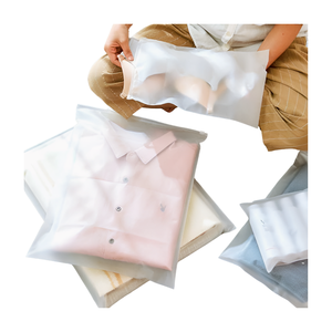 T-shirt à fermeture éclair recyclé étanche personnalisé sac de maillot de bain emballage en plastique transparent givré avec logo pour vêtements à fermeture éclair - Product Image 4