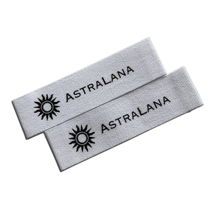 Etichette Tessute Personalizzate Ecologiche Quadrate Tagliate al Laser - Etichette Stampate Termoadesive per Produttori di Abbigliamento e Moda - Product Image 6