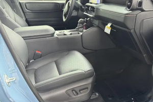 LISTO PARA CONDUCIR - USADO, VOLANTE A LA IZQUIERDA |   CONDUCCIÓN DERECHA |   TOYOTA LAND CRUISER PRIMERA EDICIÓN 2024 - Product Image 5