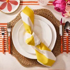 Sets de table tissés en rotin naturel et assiette de chargement Tapis et tampons de fête de mariage exquis et écologiques du Vietnam - Product Image 5