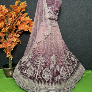 Ensemble Lehenga de mariée en filet léger de luxe avec broderie Zari à paillettes complexe pour les fêtes d'hiver et les mariages - Product Image 1