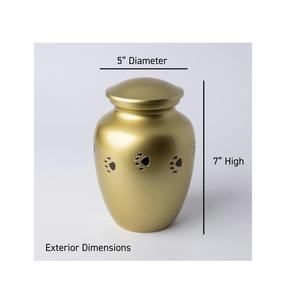 โกศทองเหลืองสำหรับสัตว์เลี้ยงที่สง่างามสำหรับขี้เถ้ากับการแกะสลักและพิมพ์รูปอุ้งเท้า - Product Image 1