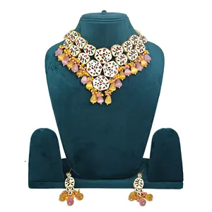 Parure de bijoux de mariée vintage en acier inoxydable plaqué or avec collier et boucles d'oreilles en perles roses de luxe, ornée d'un diamant central, idéale pour les fêtes et les cadeaux - Product Image 2