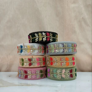 Garniture en dentelle florale brodée élégante pour la couture et l'artisanat, utilisation pour les mariages, fournisseur de dentelle Honey - Product Image 1