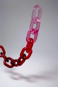 Accents muraux en chaîne acrylique modernes suspendus en résine faite à la main pour la décoration intérieure - Product Image 2