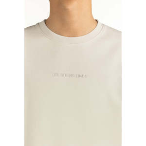 เสื้อยืดผู้ชายทรงสลิมฟิต Relax Fit รุ่น MN-TS-WS25-052 ผ้าเจอร์ซีย์คอตตอน 100% หนัก 300gsm ลายเรียบ พร้อมโลโก้ปัก สำหรับชุดออกกำลังกาย - Product Image 2