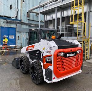 Cargadora Compacta Bobcat T770 Usada para Agricultura, Construcción y Jardinería con Gran Capacidad de Elevación - Product Image 1