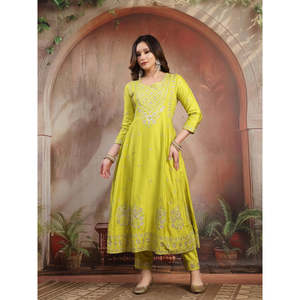 ชุดเดรสงานแต่งงานแบบอานาร์กาลีปักลายสีเขียวมะนาวสำหรับผู้หญิง พร้อมผ้าคลุมไหล่ - Product Image 5