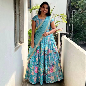 Ensemble de Lehenga Choli en Chanderi à motifs floraux exquis, polyester et viscose avec imprimé complexe et dupatta pour l'été - Product Image 1