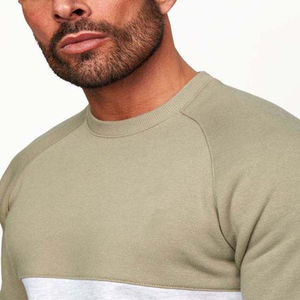 Sudadera premium para hombre, diseñada para uso diario, con tejido suave, sensación cálida, ajuste relajado y estilo moderno. - Product Image 2