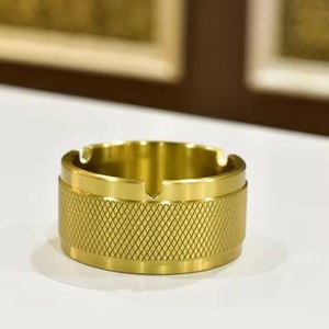 Cenicero de metal clásico para oficina, hogar, uso al aire libre con ranura para cigarrillos, diseño moderno para esquinas elegantes para fumar - Product Image 4