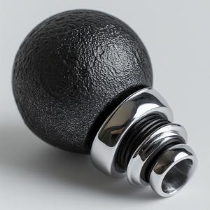 ที่เปิดขวดโลหะแบบสัมผัสกำมะหยี่สร้างขึ้นมาพร้อมเนื้อสัมผัสขัดเงาให้ความรู้สึกนุ่มนวลและมีเสน่ห์เหนือกาลเวลาสำหรับบ้านสมัยใหม่ - Product Image 1