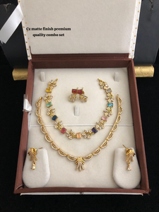 Zircon cubique finition mate ensemble combiné de qualité supérieure pour les femmes idéal pour les vêtements décontractés et formels tenue de bureau ensemble de colliers - Product Image 4